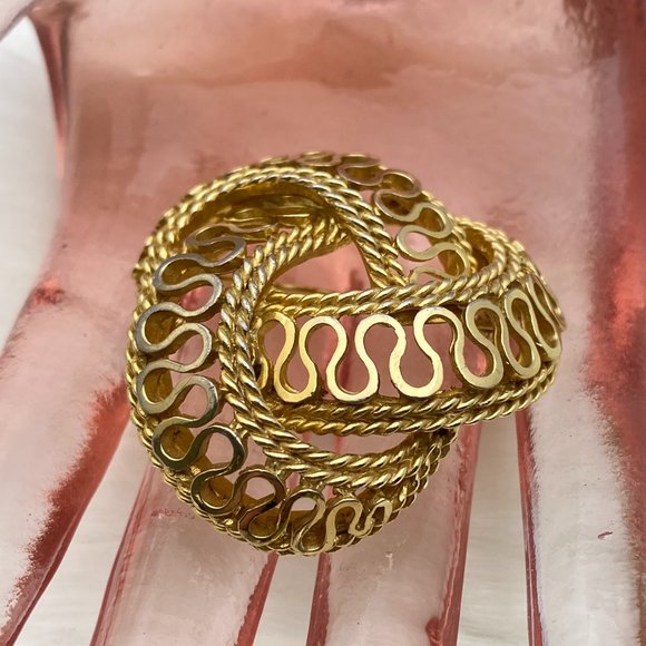 Vintage Signed Boucher Gold Plated Brooch - Picture 1 of 10